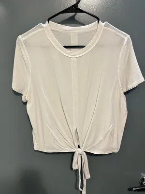 Lululemon top thumbnail 1