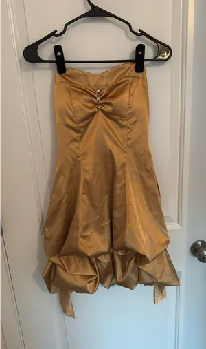 Gold princess dress thumbnail 1