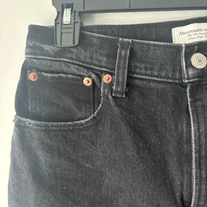 Abercrombie & Fitch The 90s Straight Ultra High Rise Black Denim Jeans thumbnail 3