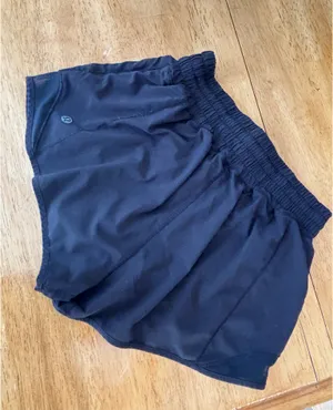 Lululemon Shorts Hotty Hot 2.5" Black thumbnail 1