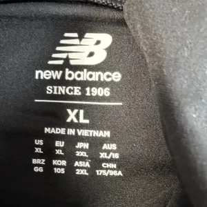 New Balance Women's XL Black Ruched Side Activewear Top Long Sleeve Cowl Neck thumbnail 4