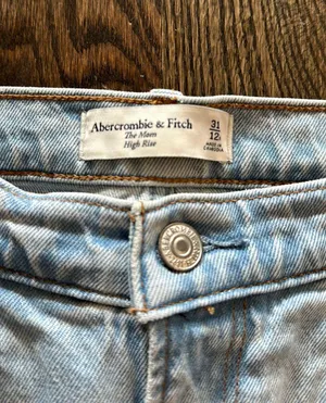 Abercrombie High Rise Mom Jeans thumbnail 2
