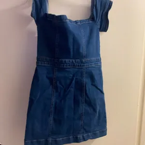 Girlish Brand Womens Juniors Dark Wash Blue Denim Mini Dress M Off The Shoulders thumbnail 4