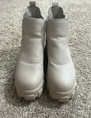 chunky chelsea boots Size 9 thumbnail 1