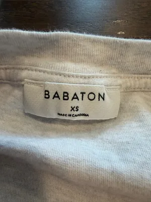 Aritzia Babaton Padded Shoulders V-Neck Top Light Gray XS C27-090 thumbnail 2