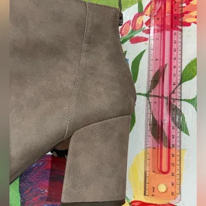 Glaze Taupe 3 1/4” heel‎ boots Size 10 Worn Once thumbnail 5