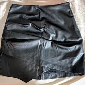 Zara Faux leather Mini Skirt. Small thumbnail 1