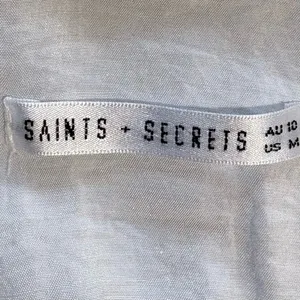 SAINTS & SECRETS White Ruffle Dress Waist Tie Open Tie Back Flutter Sleeve~M💚 thumbnail 11