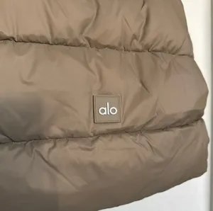 ALO YOGA Gold Rush Puffer Vest in Light Cocoa Beige Khaki Size S RARE thumbnail 3
