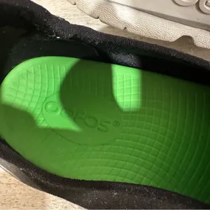 Oofos OOMG EEZEE Low Show Black and white size 7 thumbnail 12