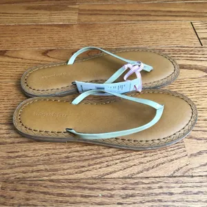 Vineyard Vines Skinny Strap Casual Patent Leather Flip Flops Women’s Size 8 NWT thumbnail 2