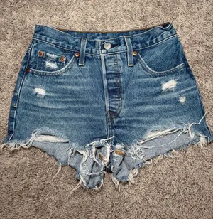 Levi’s 501 Original Fit High-Rise Women’s Shorts thumbnail 1