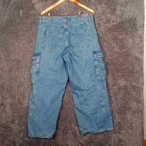 Old Navy Mid Rise Baggy Cargo Wide Leg Barrel Womens Size 12 thumbnail 4