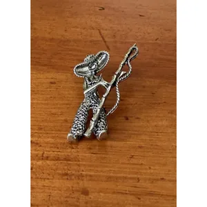 Vintage Silver Tone Mexican Vaquero Brooch Sombrero Cowboy Figural Pin thumbnail 8