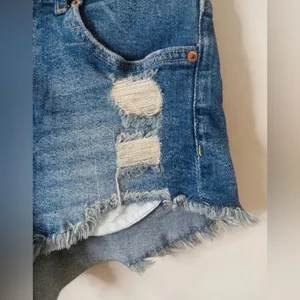 H&M Divided‎ Distressed Denim Shorts Women’s Size 2 thumbnail 7