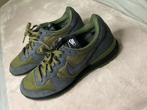Nike Internationalist Sneakers  Men's US Size 8 thumbnail 2