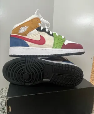 Air Jordan 1 Mid woman’s size 6.5 Messy Room DR6957-100 athletic thumbnail 13