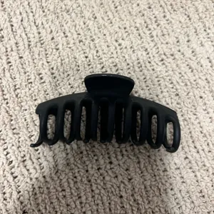 Matte Black Jaw Clip Hair Claw - Large thumbnail 2