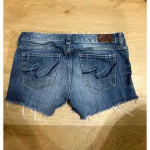 Express low rise vintage y2k Jean shorts thumbnail 4