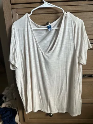 Old Navy Cream Short Sleeve V-Neck Tee thumbnail 1