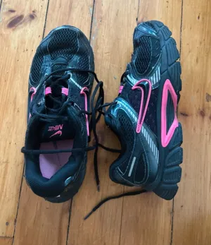 Nike v5 nr in the black and pink 8.5 sneakers thumbnail 1