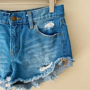 BDG by Urban Outfitters Boyfriend Low-Rise Denim Shorts Blue Sz 26 thumbnail 2