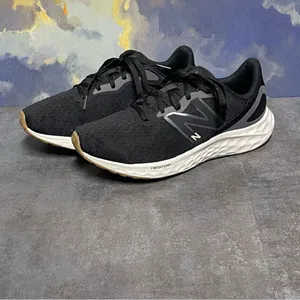 New Balance Fresh Foam Arishi V4 Women's Black Running Shoes Size 8.5B thumbnail 3