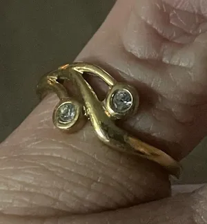 Vintage 1985 Avon soft sweep crystal pinky ring Gold thumbnail 2