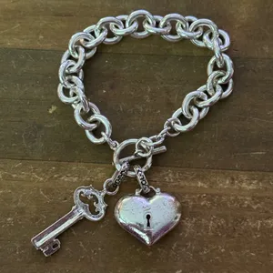 Chunky silver tone heart and skeleton key charm toggle bracelet thumbnail 4
