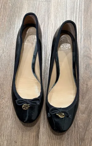 Tory Burch Black Patent Leather Logo Charm Block Heel Ballet Pumps 8.5M thumbnail 1