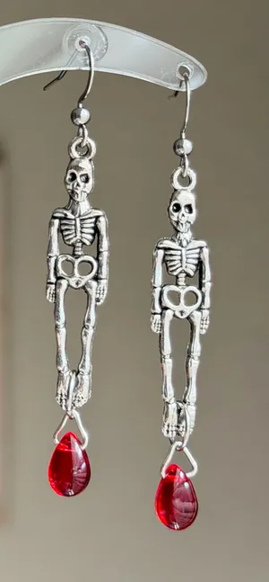 Handmade skull funky cute spooky dangle earrings 💀❤️ thumbnail 1