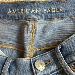 American Eagle Outfitters Baggy Jeans size 12 Light Blue Relaxed Jeans thumbnail 3