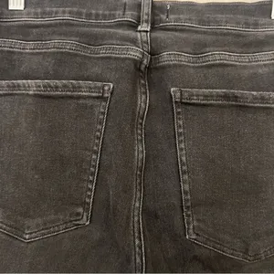 AGOLDE Sophie Mid Rise Ankle Jean in Shout Wash (Black) thumbnail 7