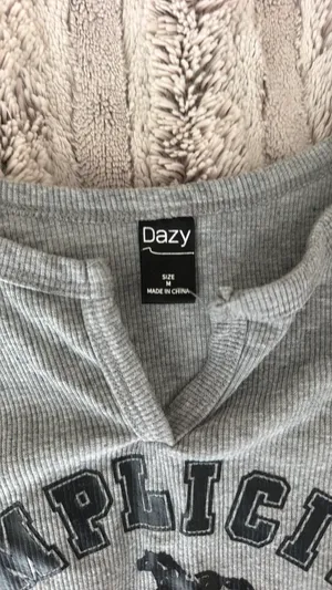 Graphic Tee Gray Size M thumbnail 3