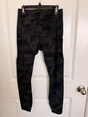 Lululemon InStill High-Rise Tight 25" Size 6 thumbnail 3