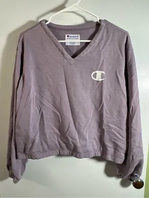 Champion Women’s Size Medium Boxy‎ Cropped Sweatshirt V-Neck Smoked Lilac Purple thumbnail 2