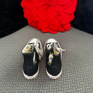 Black Converse sneakers with embroidered floral design thumbnail 4