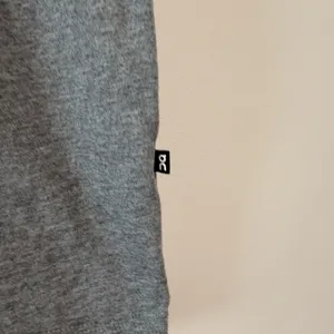 On Running On-T‎ Gray Cotton T-Shirt Size Medium thumbnail 5