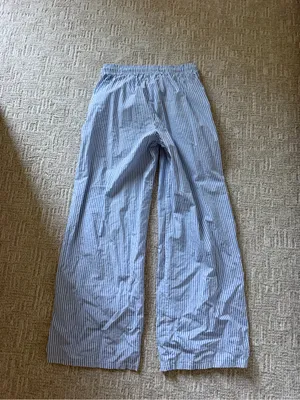 Edikted Blue and White Pinstripe Wide-Leg Pants thumbnail 4