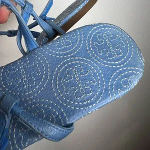 TORY BURCH Sandals Emmy Stitched Logo Leather Flat Thong Blue Ocean Breeze thumbnail 3