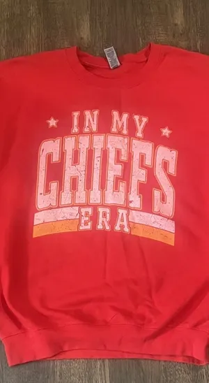 In My Chiefs Era NFLFootball Crewneck Sweatshirt Womens (SZ Sm) Travis Kelce 87 thumbnail 6
