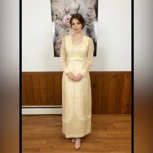 Gorgeous Vintage 1960s Ivory Sheath Wedding Gown thumbnail 3