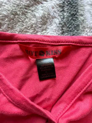 Hot Kiss V-Neck Spaghetti Strap Cami crop Top in Pink thumbnail 2
