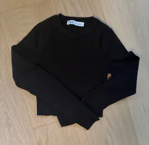 ZARA Cropped Long Sleeve Top thumbnail 1