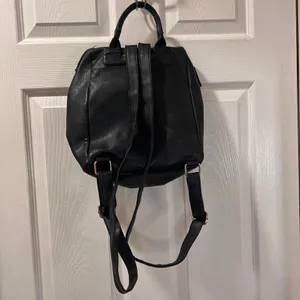 Christian Siriano Backpack Faux Leather‎ Purse- Casual, Business Casual School thumbnail 4