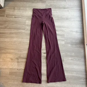 Athleta Elation Ultra High Rise Leggings Spiced Cabernet Flared Pants thumbnail 2