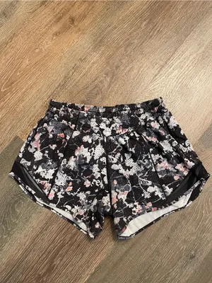 Lululemon Hotty Hot Short II Women’s Black Floral Print Running Shorts Size 2 thumbnail 3