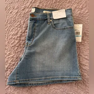 Jessica Simpson NWT Midrise Cuff Shorts in Light Denim Wash thumbnail 1