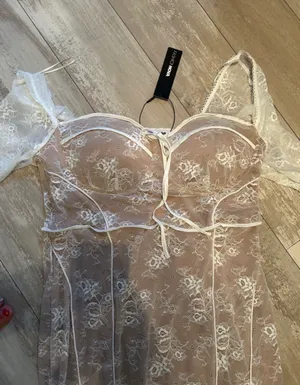 Gorgeous lace dress thumbnail 4