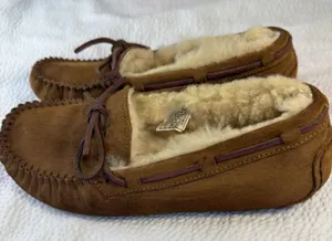 UGG Women's Dakota Moccasin Size 7 Chestnut Style Number 5612 thumbnail 1